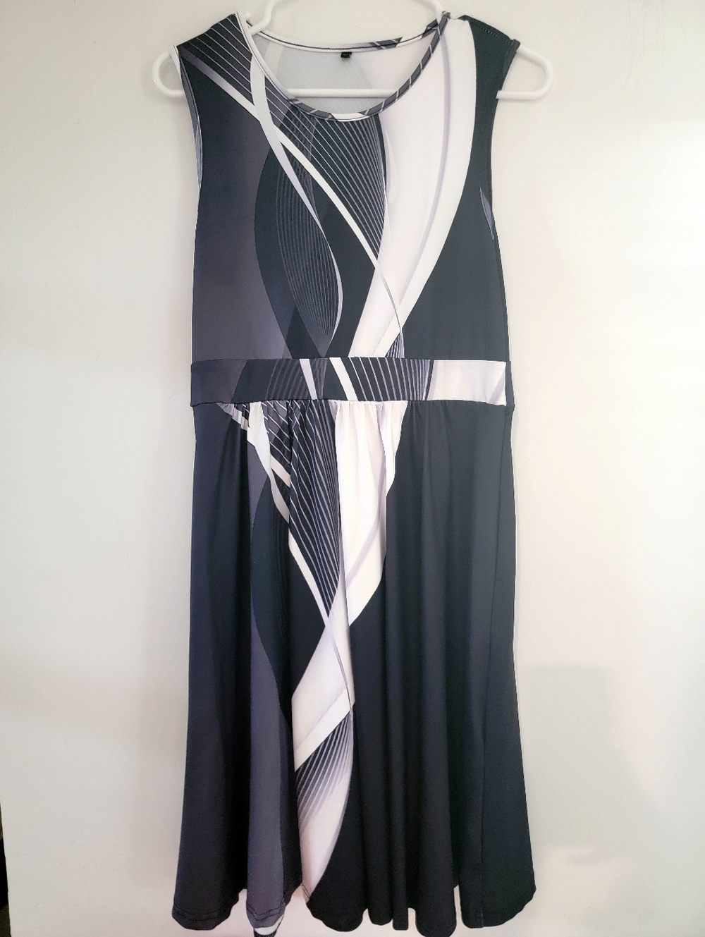 Abstract Sleeveless Black & White Fit-and-Flare Dress Medium